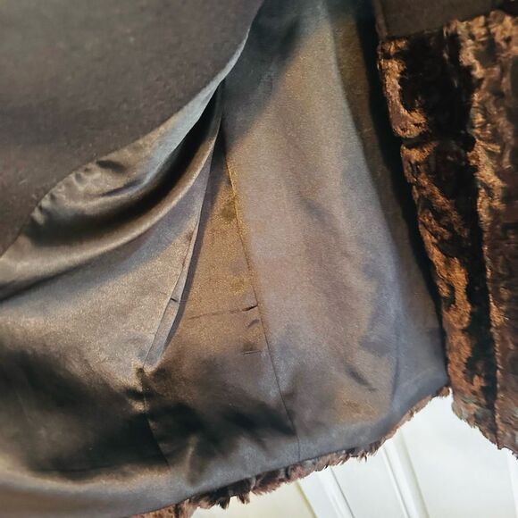 Tahari women’s black long coat. Faux fur detail across bottom feels like velvet - Picture 3 of 7